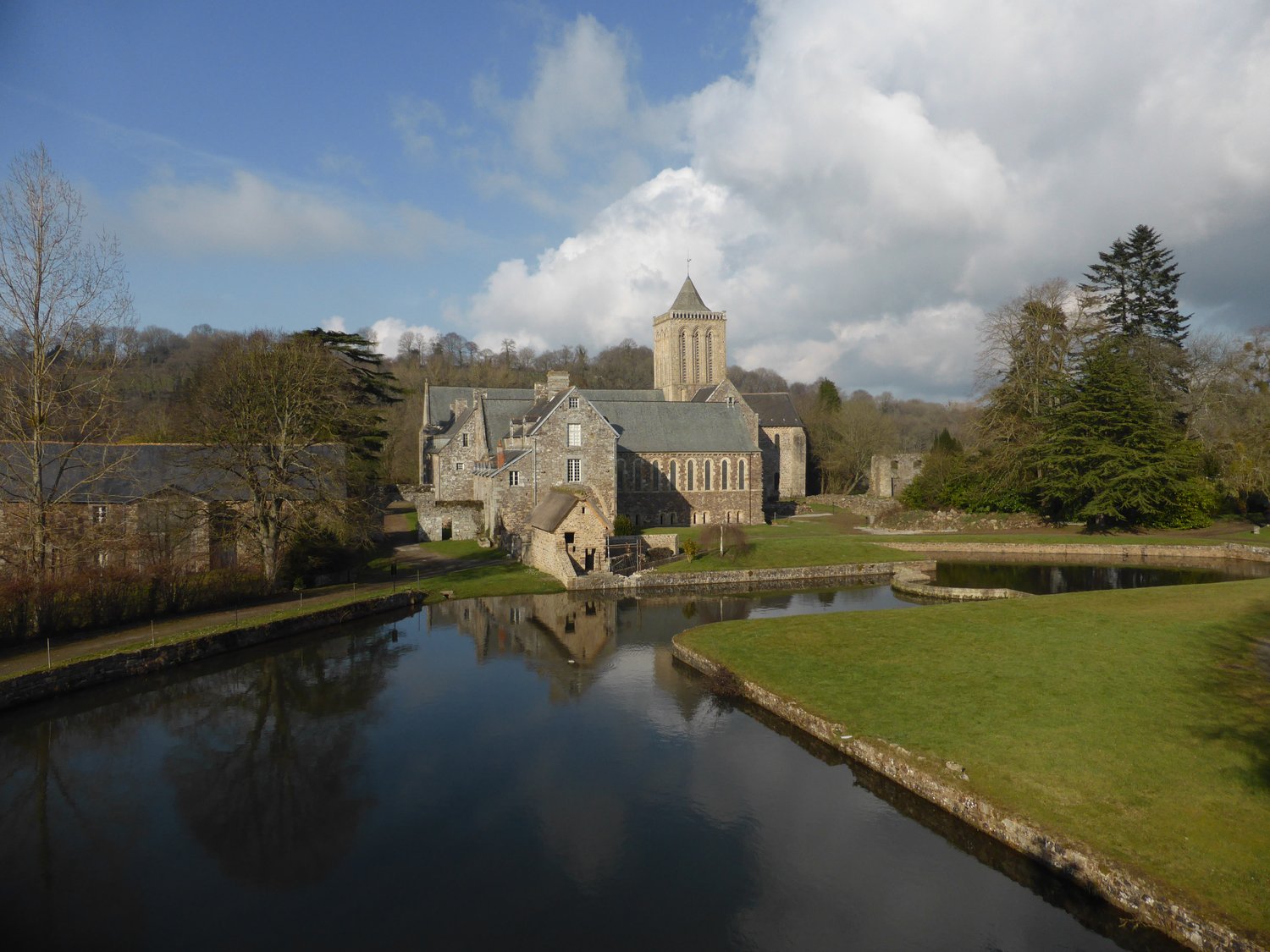 L’abbaye de La Lucerne-d’Outremer