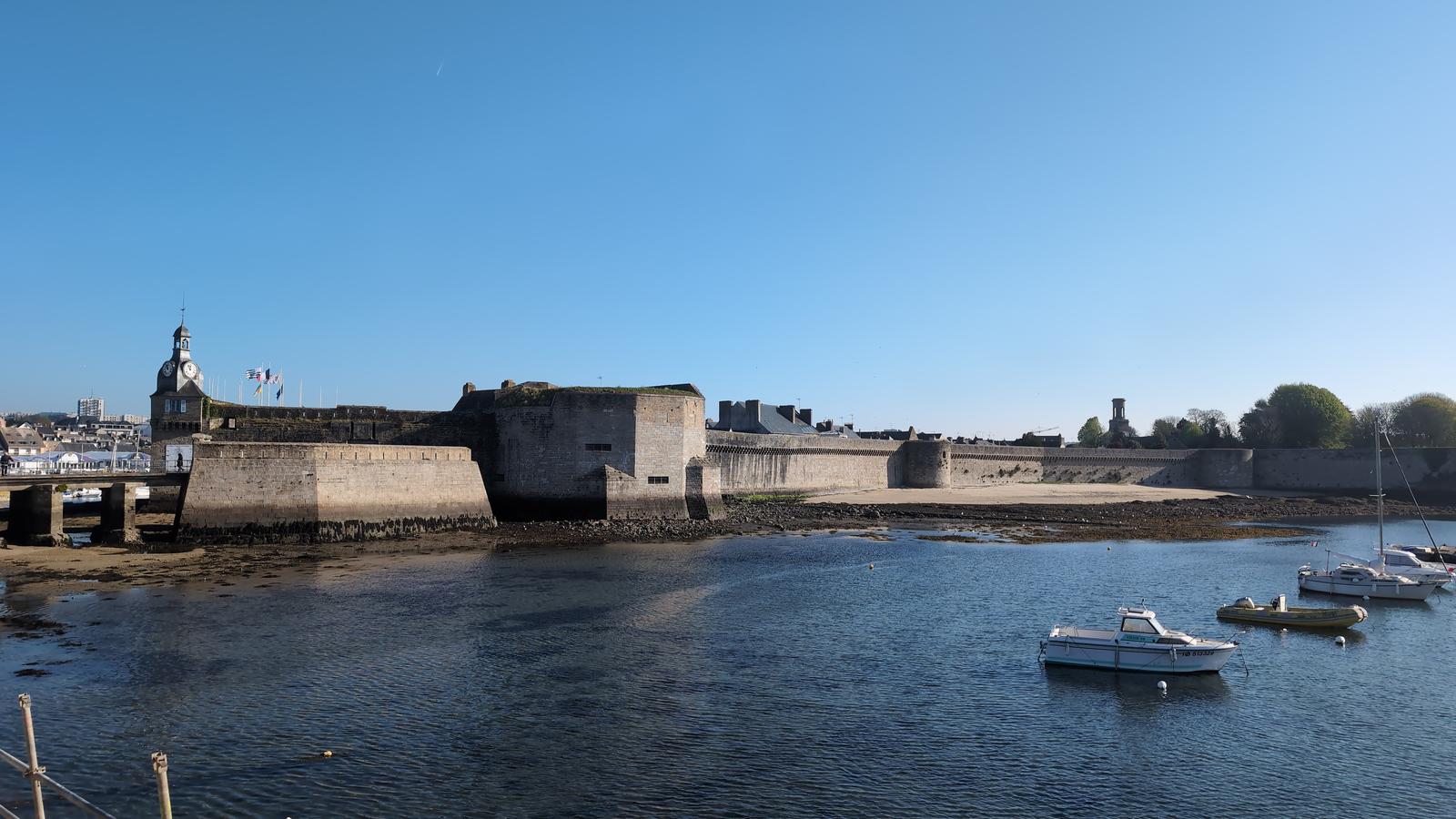 Les remparts de la ville close