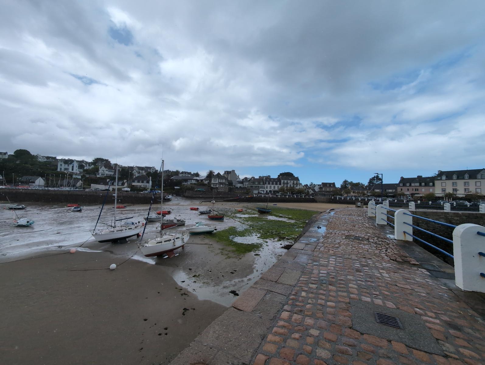Le port de locquirec à marée basse