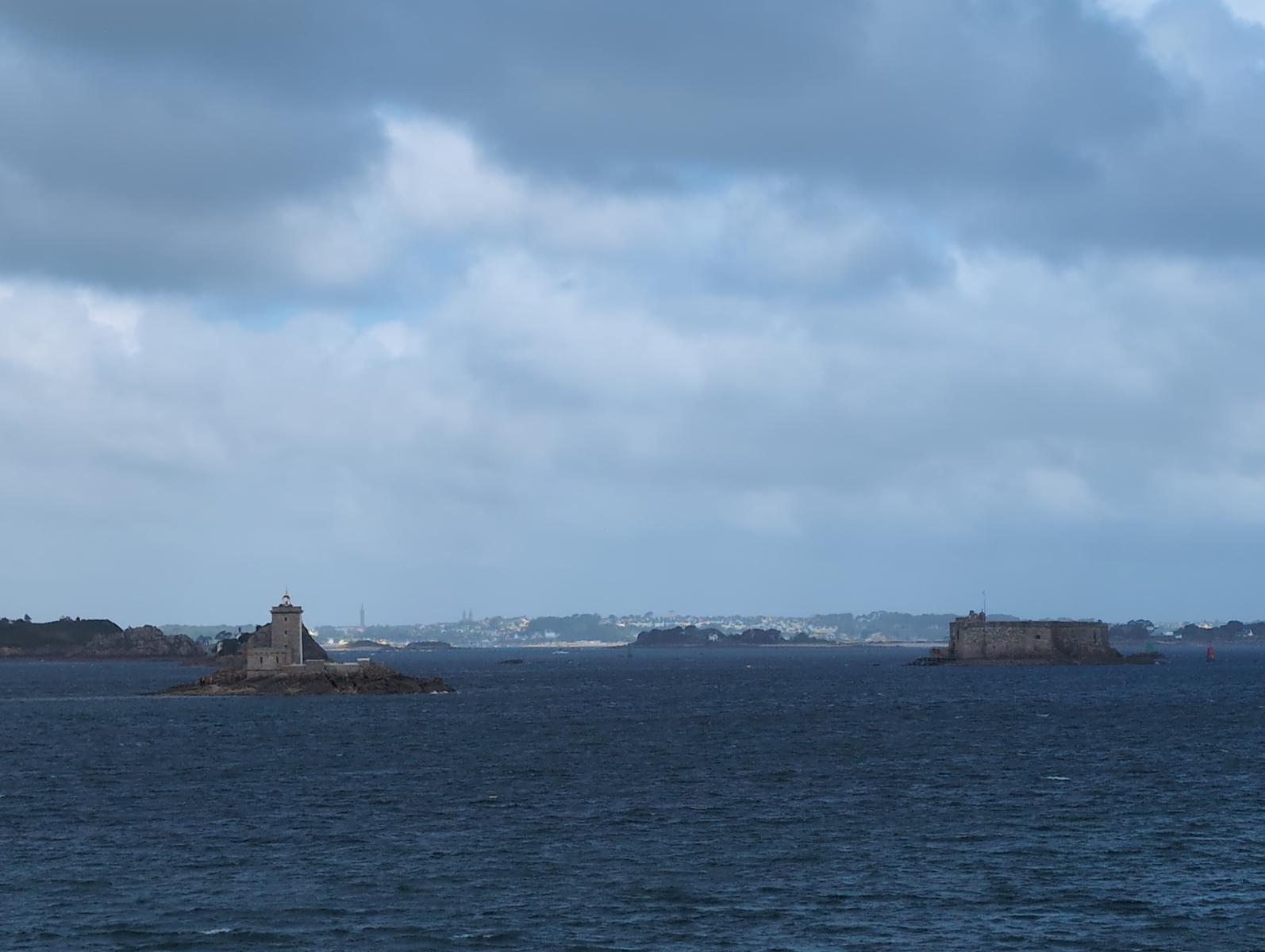 L'île noire et le château du taureau
