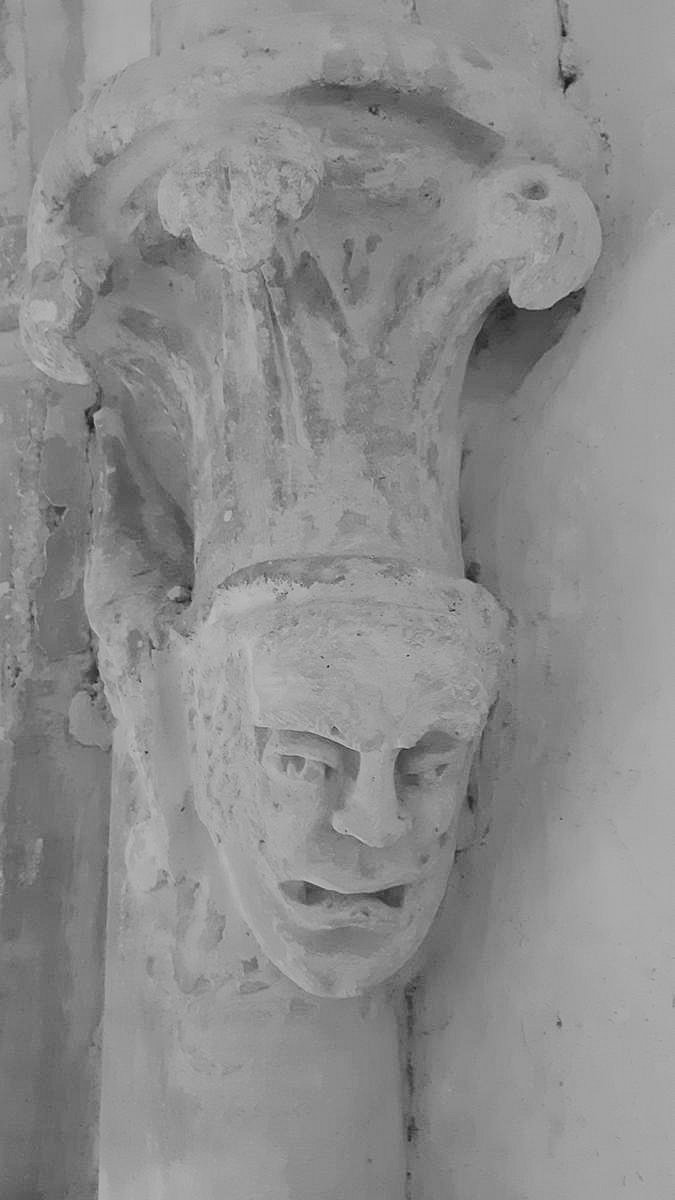 Sculpture (détail d'un pilier)